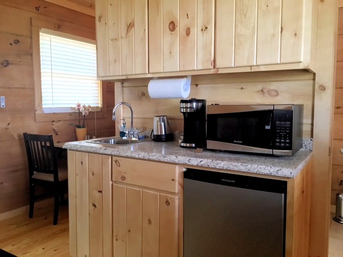 Cabins (United States of America, Purlear, North Carolina)