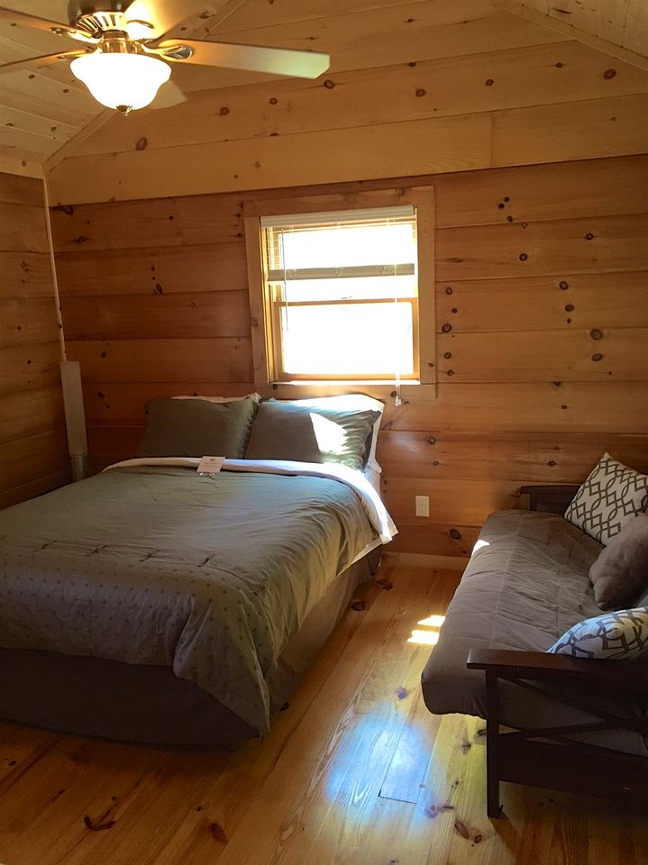 Charming Cabin Rental with Blue Ridge Mountain Views in Purlear, North Carolina