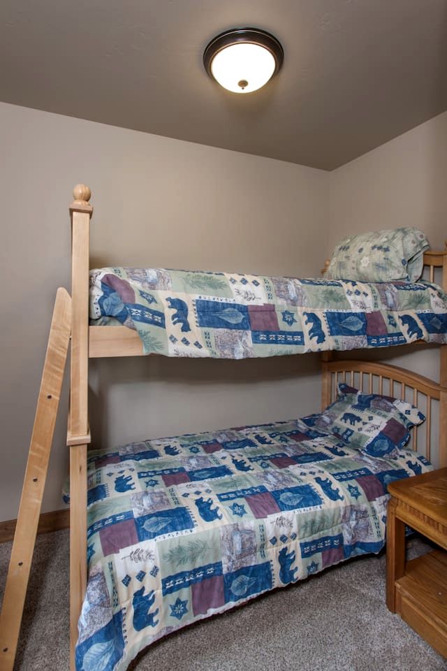 Family-Friendly Cabin Rental with Mountain Vistas near West Glacier, Montana