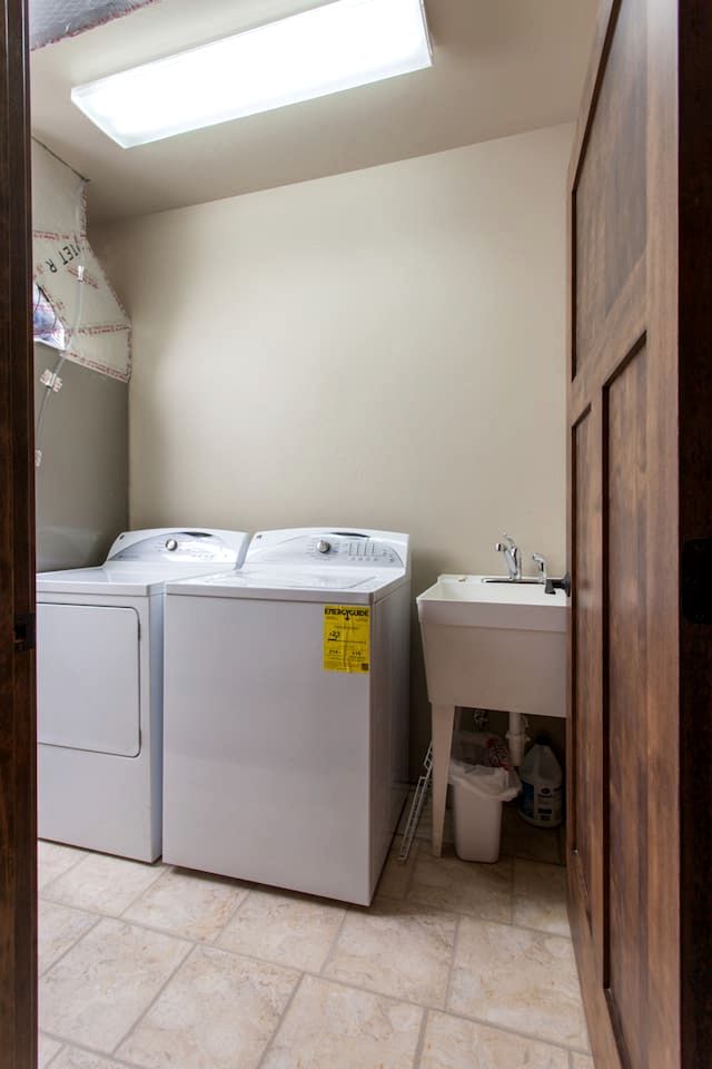 Family-Friendly Cabin Rental with Mountain Vistas near West Glacier, Montana