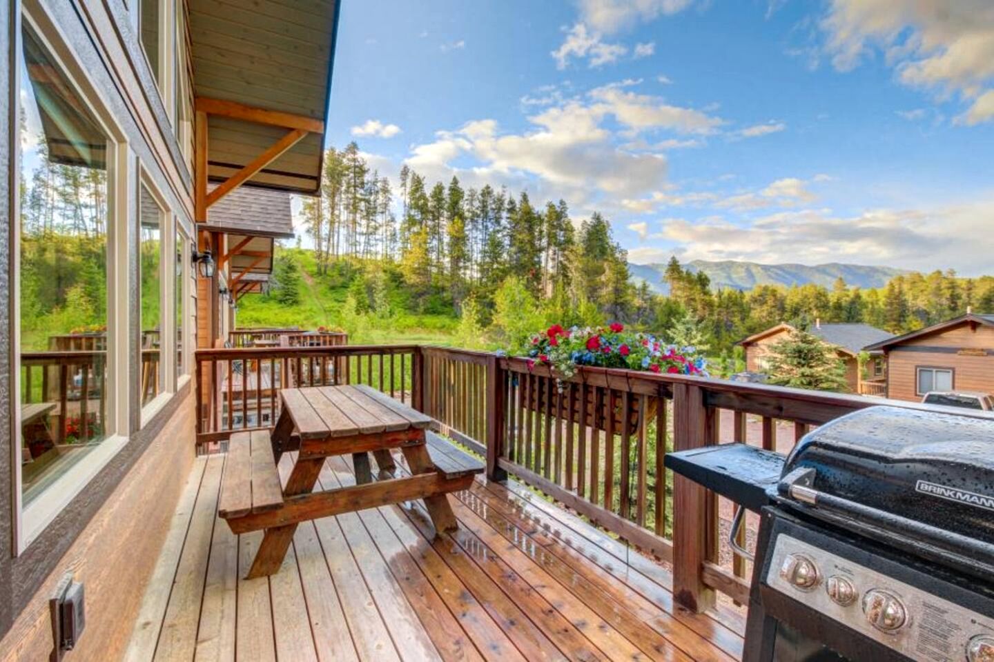 Family-Friendly Cabin Rental with Mountain Vistas near West Glacier, Montana