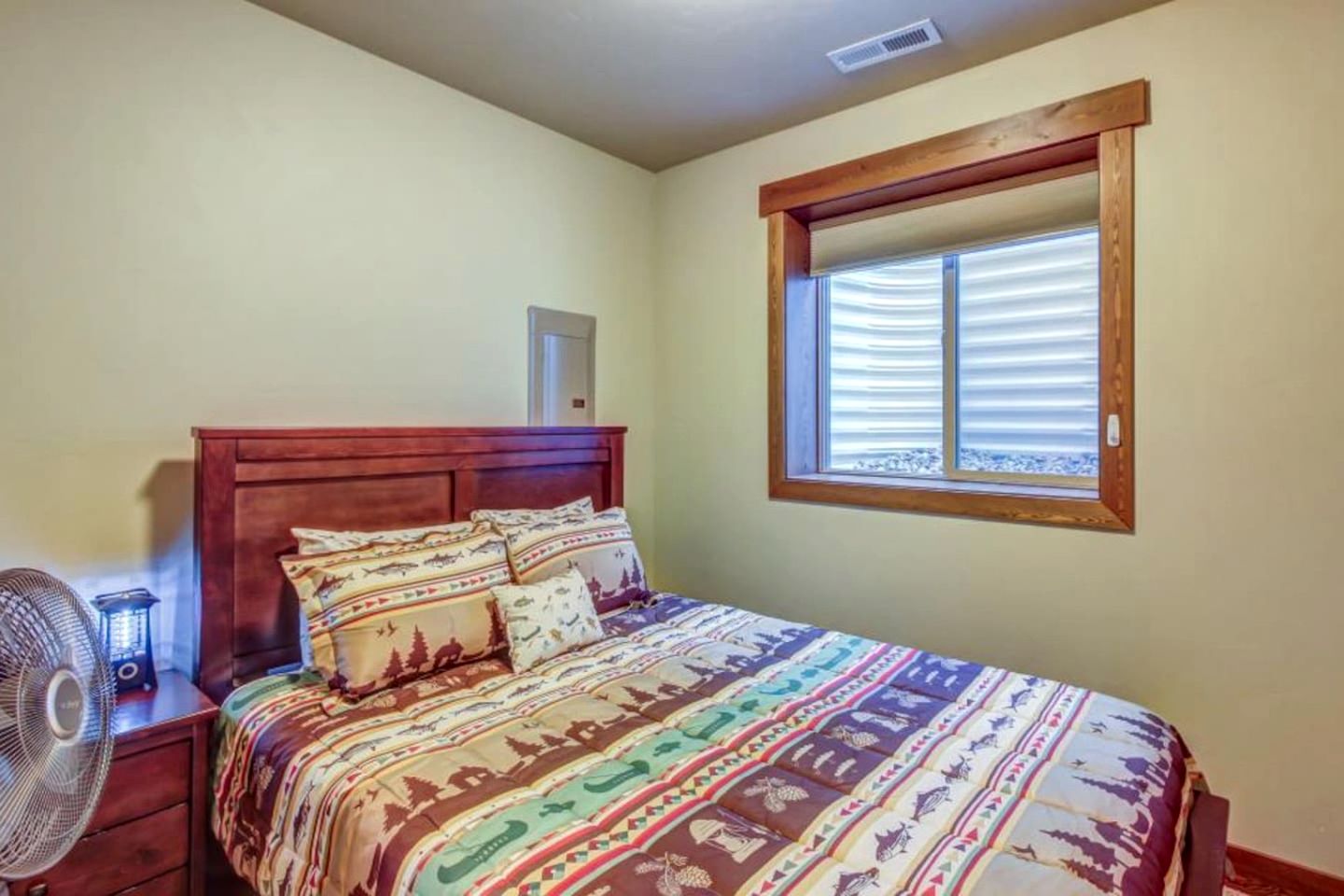 Family-Friendly Cabin Rental with Mountain Vistas near West Glacier, Montana