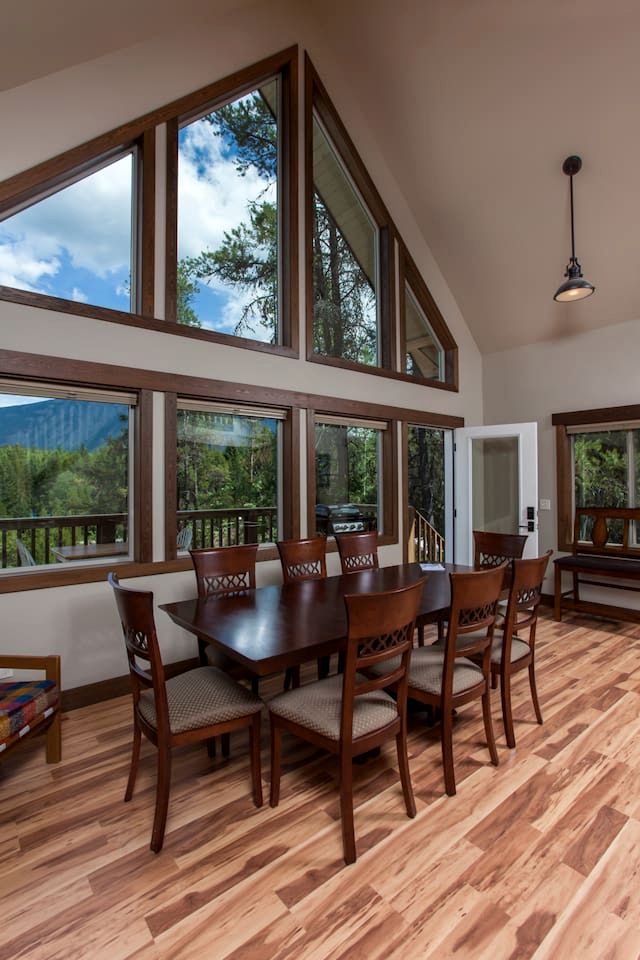 Family-Friendly Cabin Rental with Mountain Vistas near West Glacier, Montana