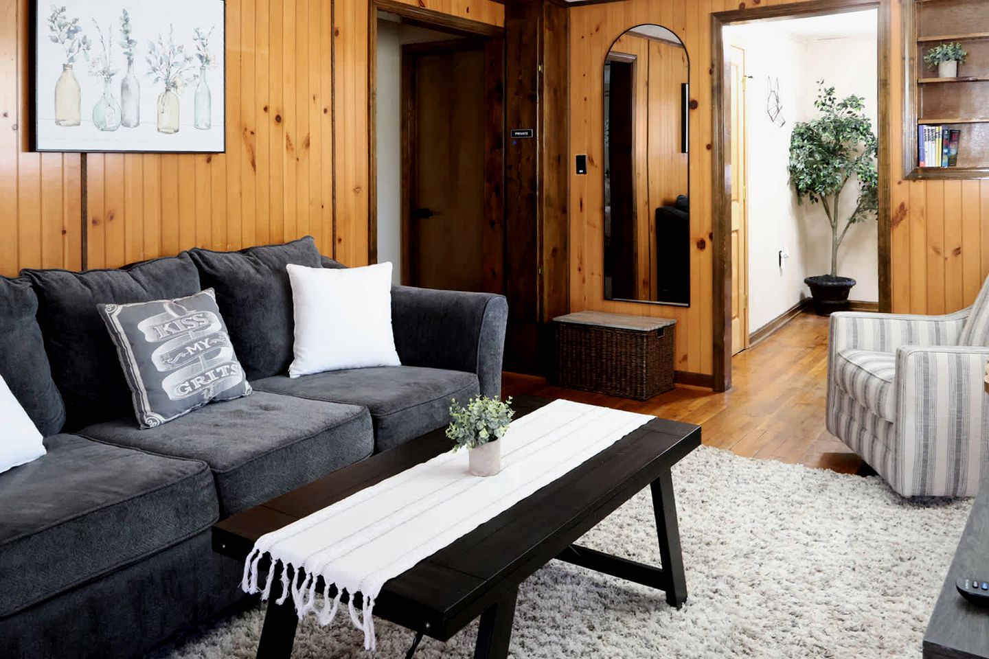Cozy Mountain Cabin with Hot Tub & Scenic Views in Stanley, Virginia