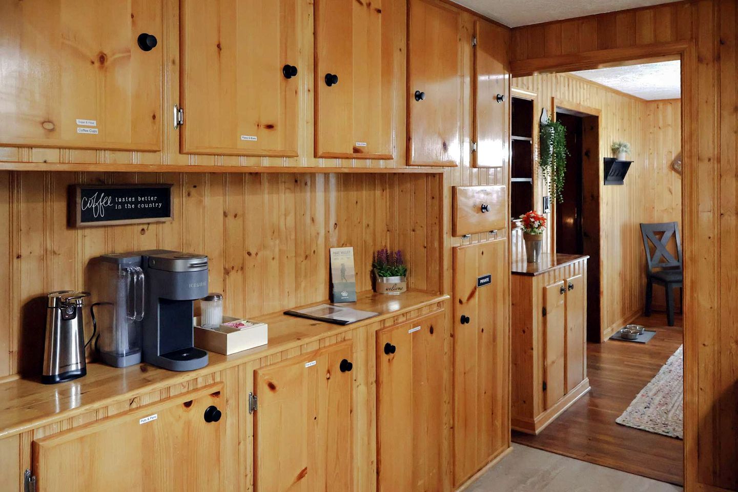 Cozy Mountain Cabin with Hot Tub & Scenic Views in Stanley, Virginia