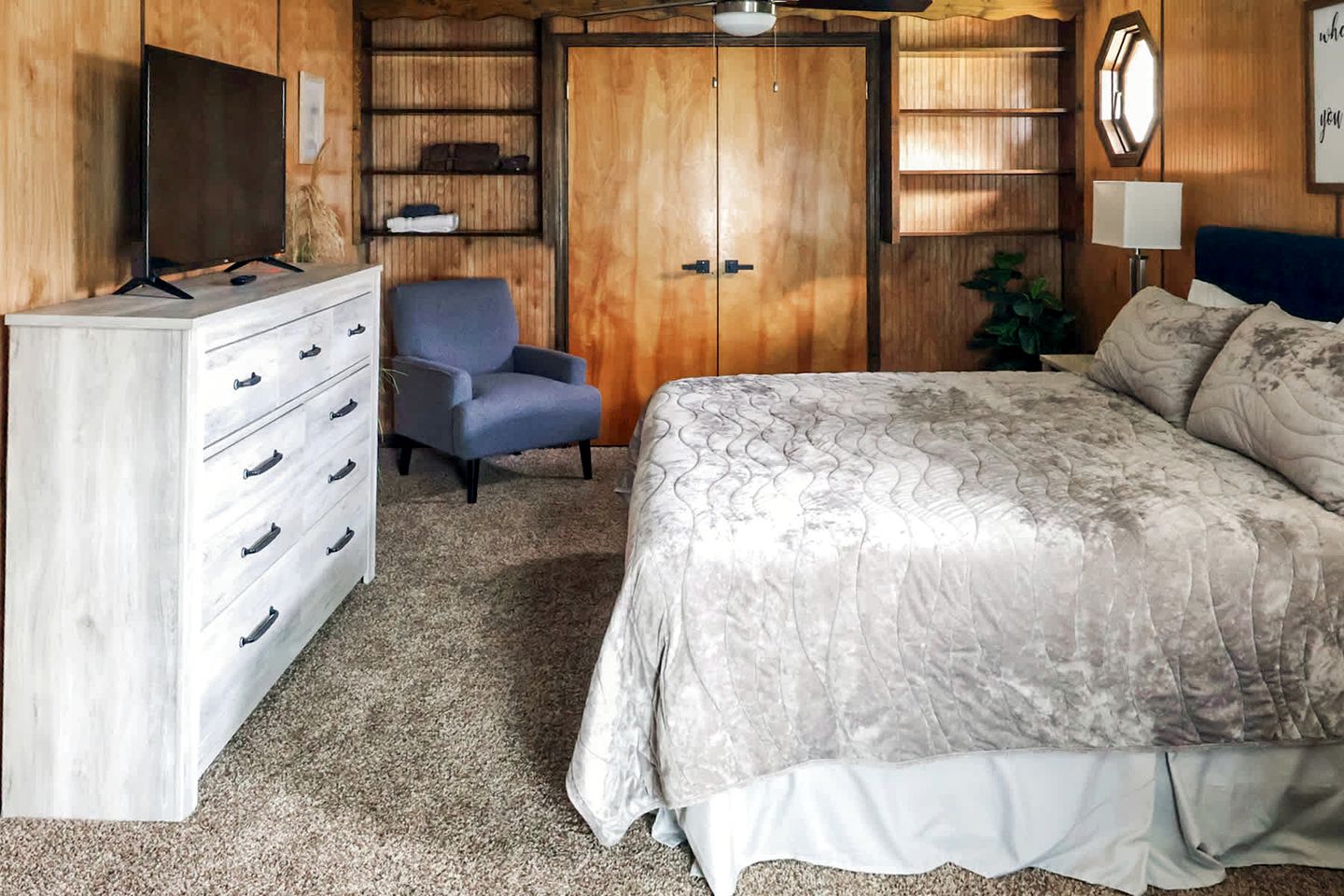 Cozy Mountain Cabin with Hot Tub & Scenic Views in Stanley, Virginia