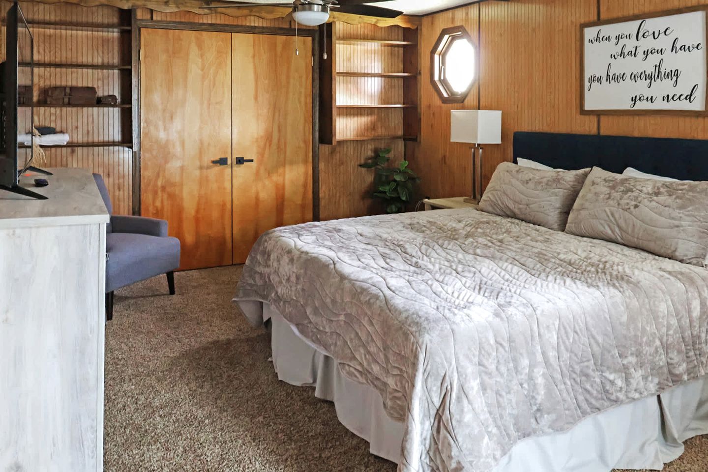 Cozy Mountain Cabin with Hot Tub & Scenic Views in Stanley, Virginia