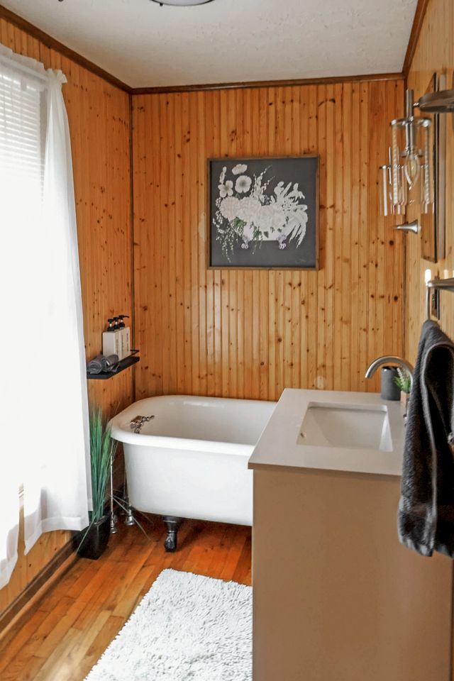 Cozy Mountain Cabin with Hot Tub & Scenic Views in Stanley, Virginia