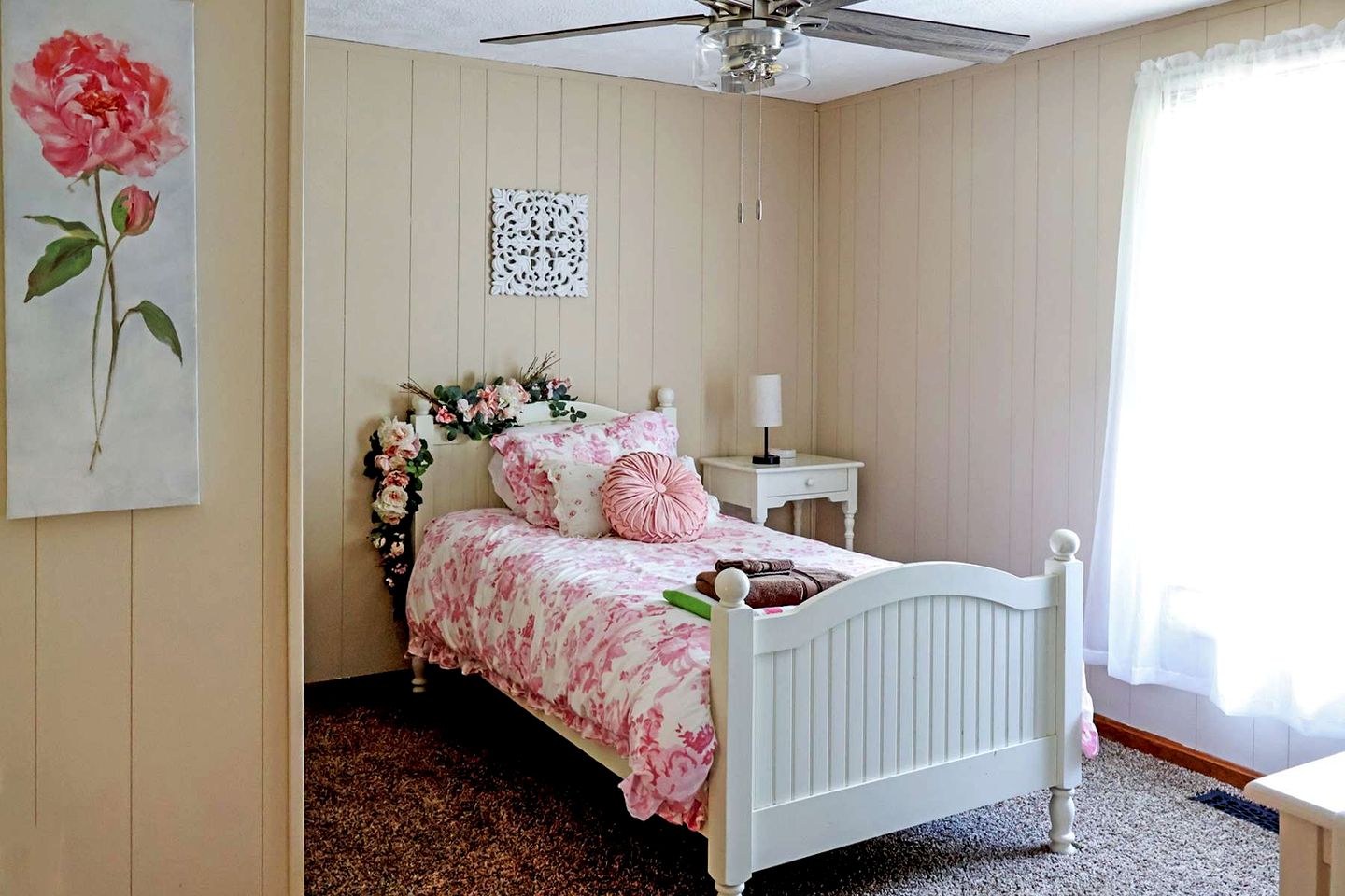 Cozy Mountain Cabin with Hot Tub & Scenic Views in Stanley, Virginia