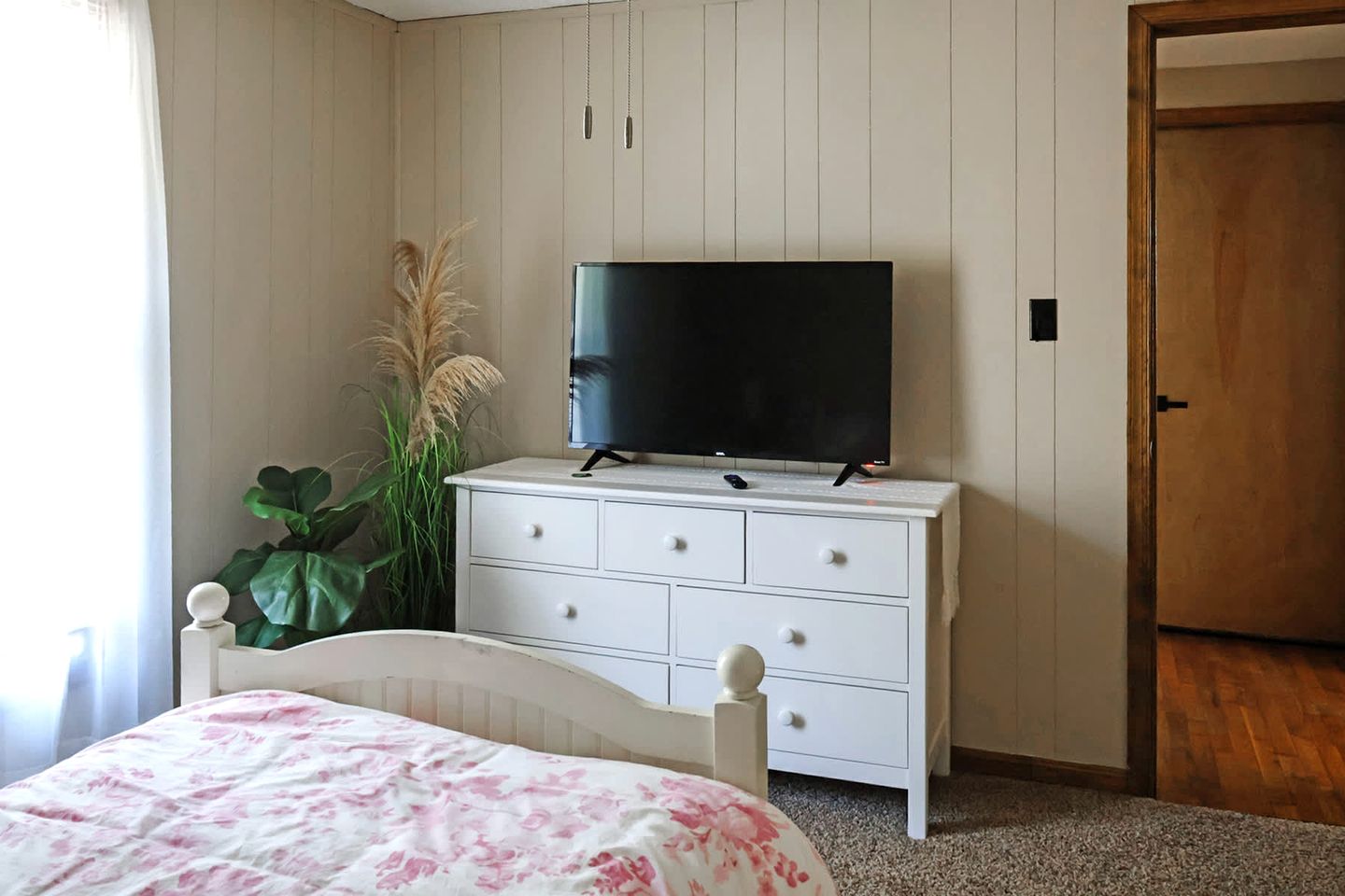Cozy Mountain Cabin with Hot Tub & Scenic Views in Stanley, Virginia