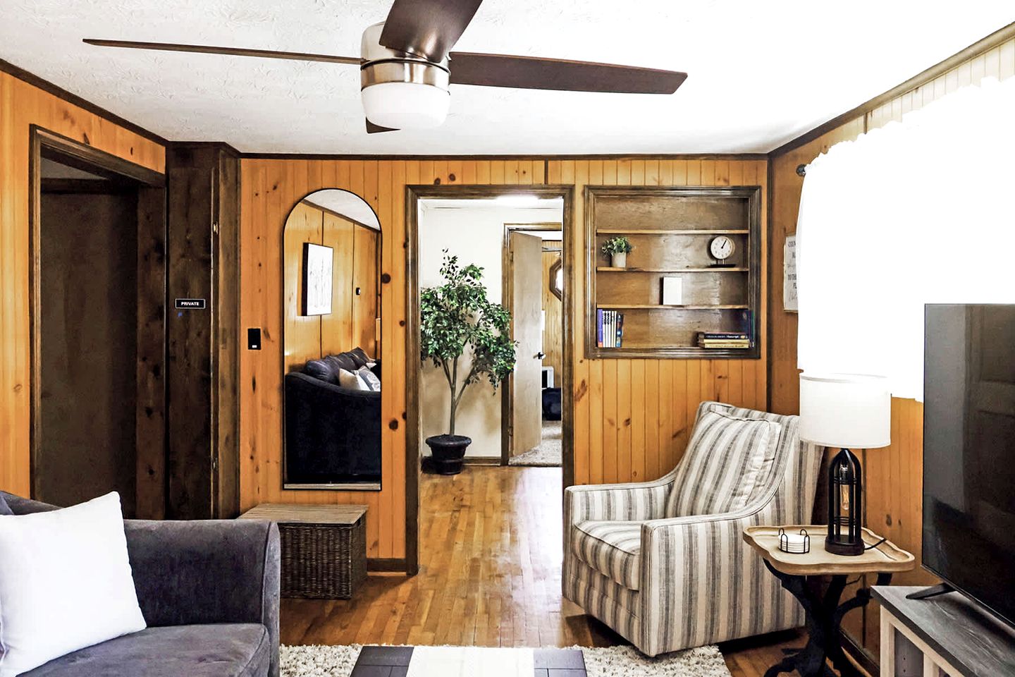 Cozy Mountain Cabin with Hot Tub & Scenic Views in Stanley, Virginia
