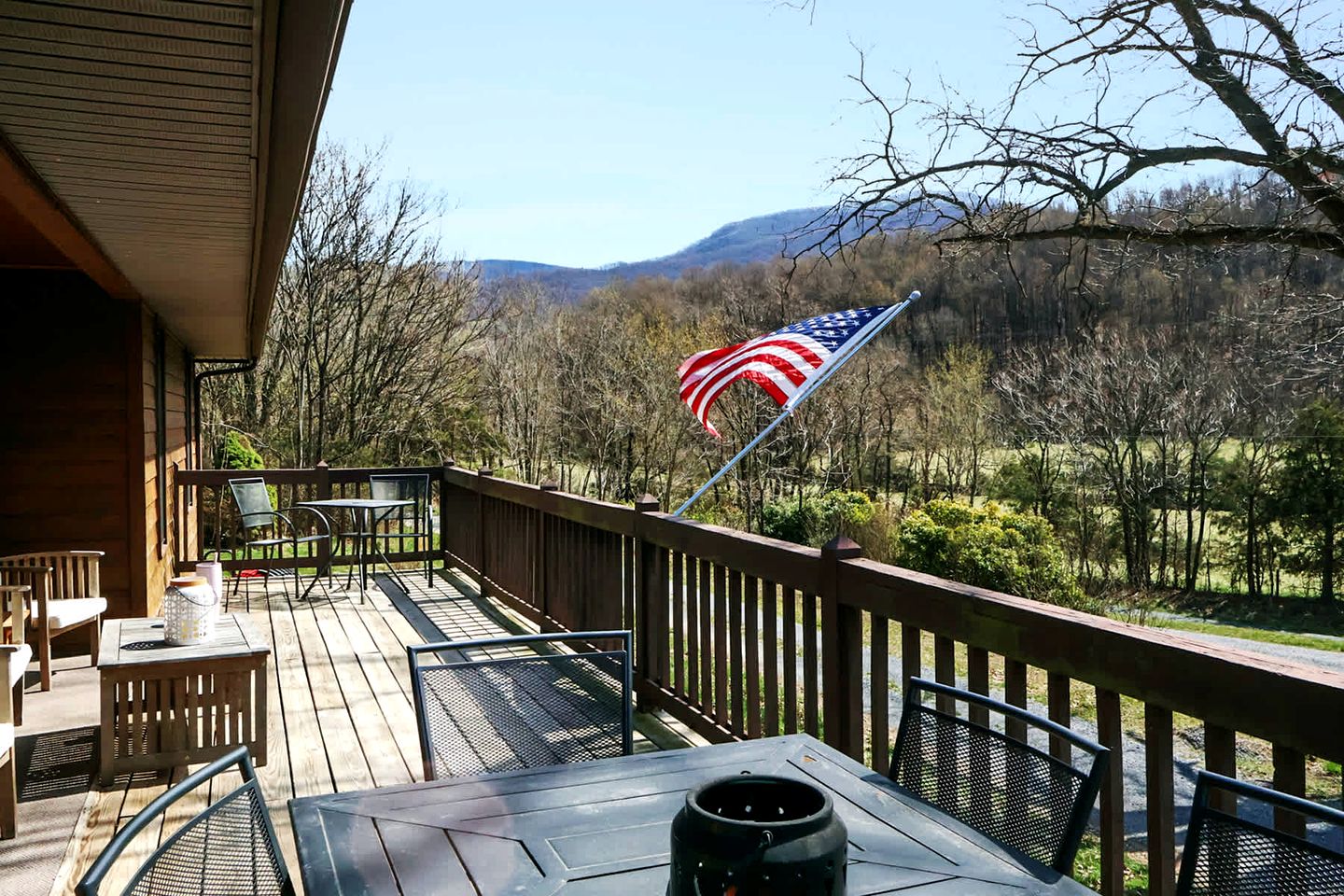 Cozy Mountain Cabin with Hot Tub & Scenic Views in Stanley, Virginia