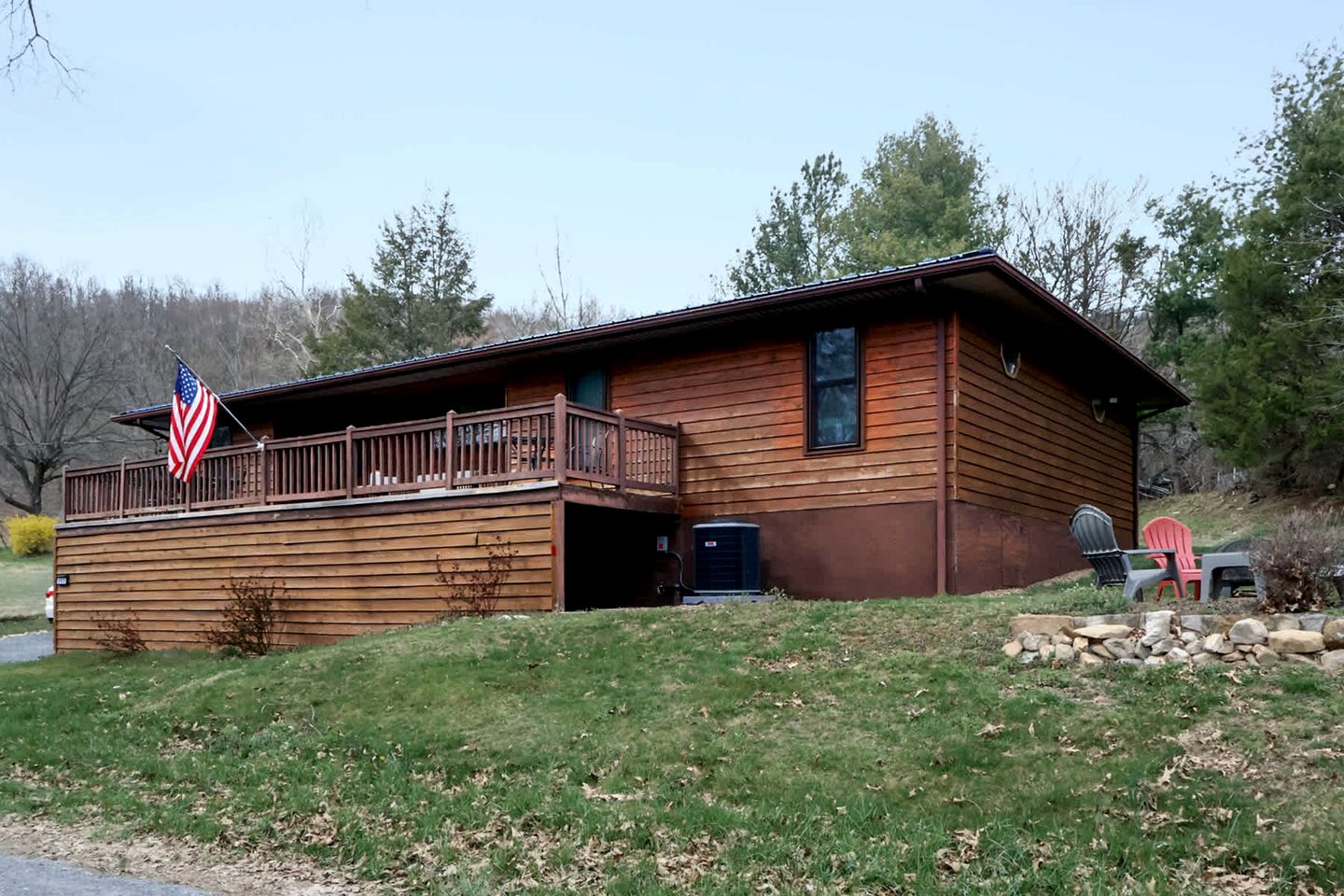 Cozy Mountain Cabin with Hot Tub & Scenic Views in Stanley, Virginia