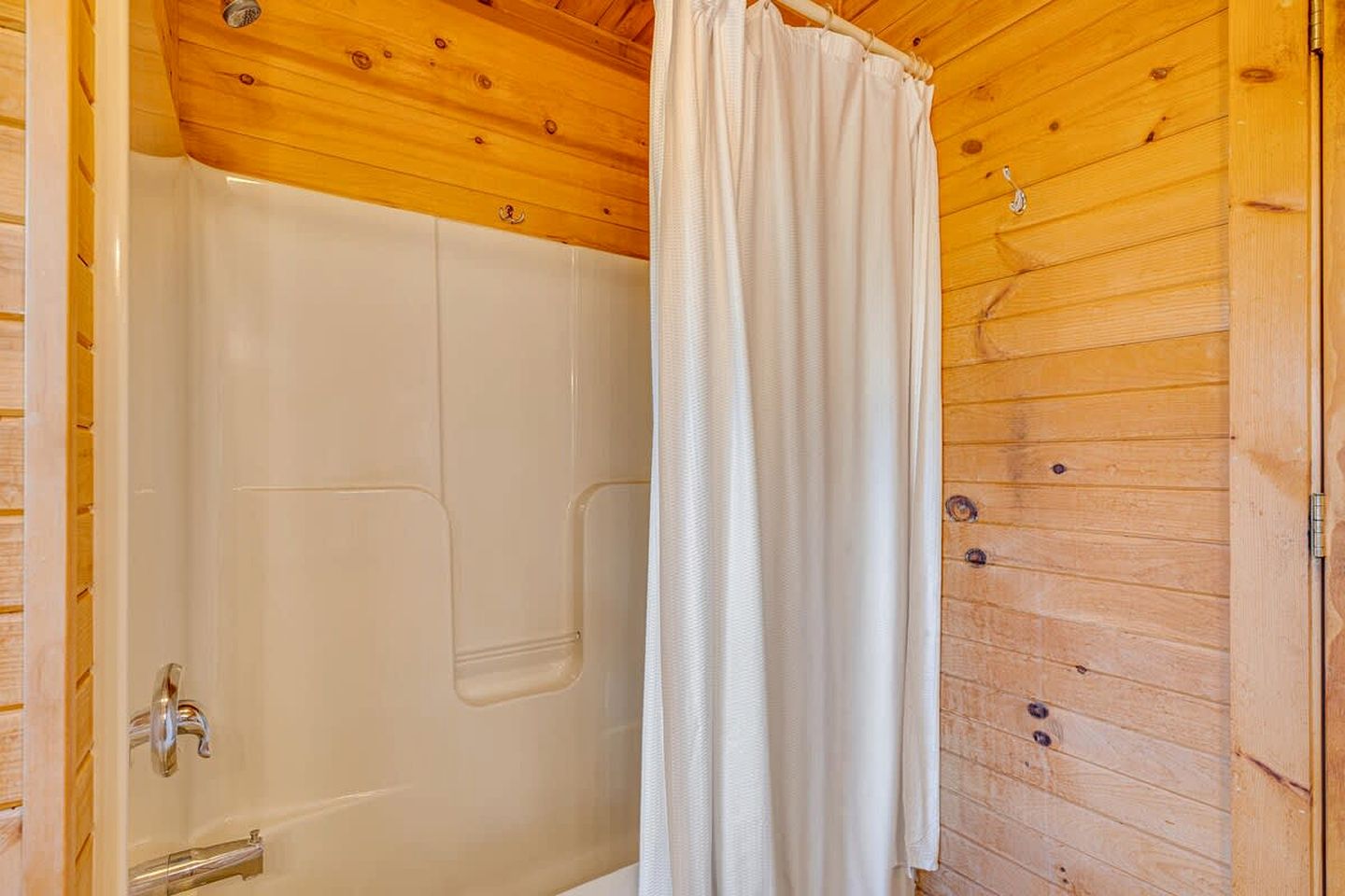 Secluded Luxury Cabin with Hot Tub on 40 Private Acres Near Moorefield, West Virginia