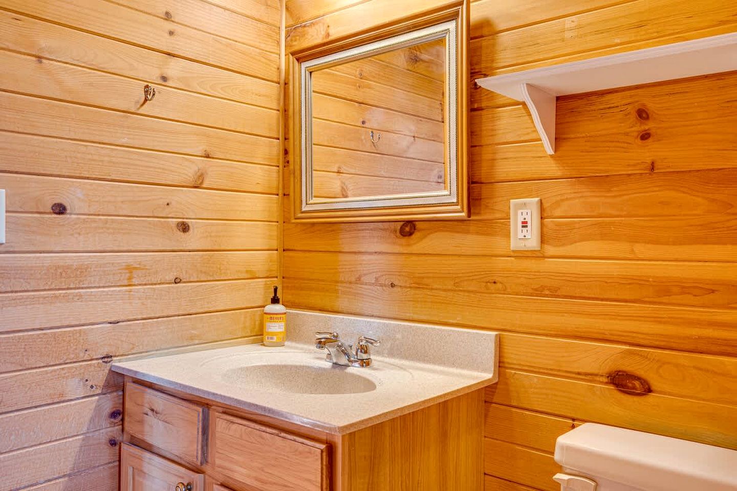 Secluded Luxury Cabin with Hot Tub on 40 Private Acres Near Moorefield, West Virginia