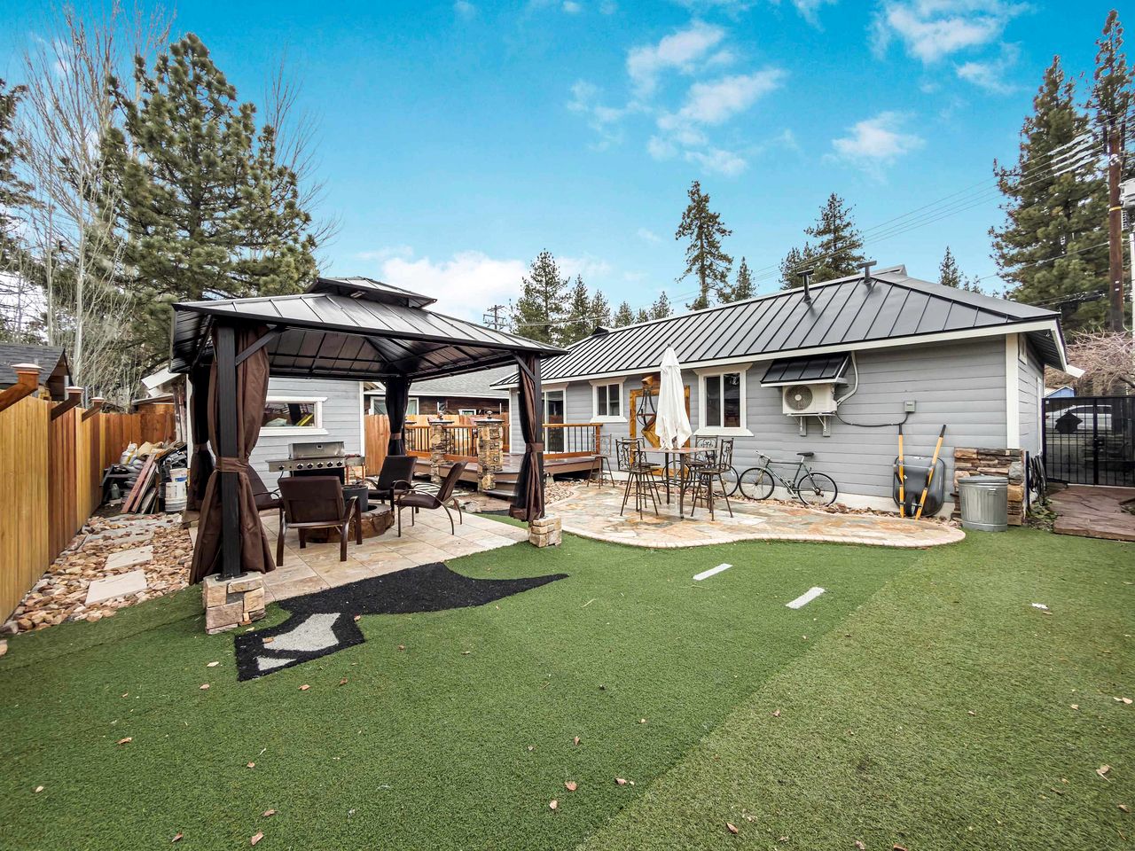 Cozy Mountain Cabin Retreat with Outdoor Fun & Relaxing Scenic Escape in Big Bear Lake, California