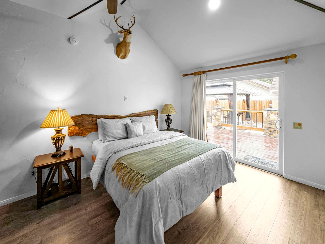 Cozy Mountain Cabin Retreat with Outdoor Fun & Relaxing Scenic Escape in Big Bear Lake, California