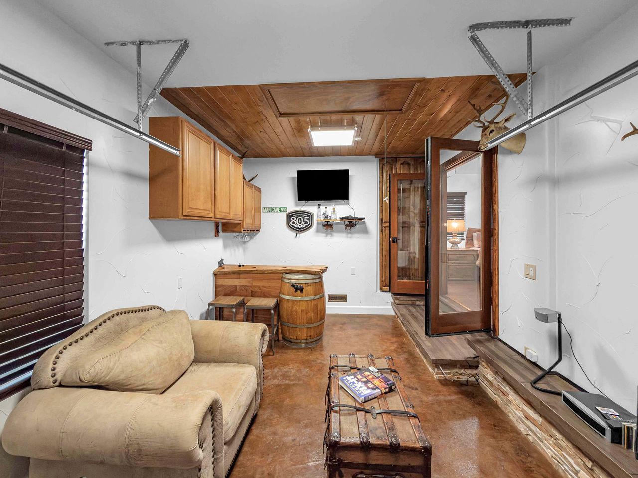 Cozy Mountain Cabin Retreat with Outdoor Fun & Relaxing Scenic Escape in Big Bear Lake, California