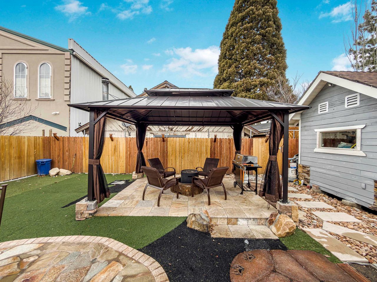 Cozy Mountain Cabin Retreat with Outdoor Fun & Relaxing Scenic Escape in Big Bear Lake, California