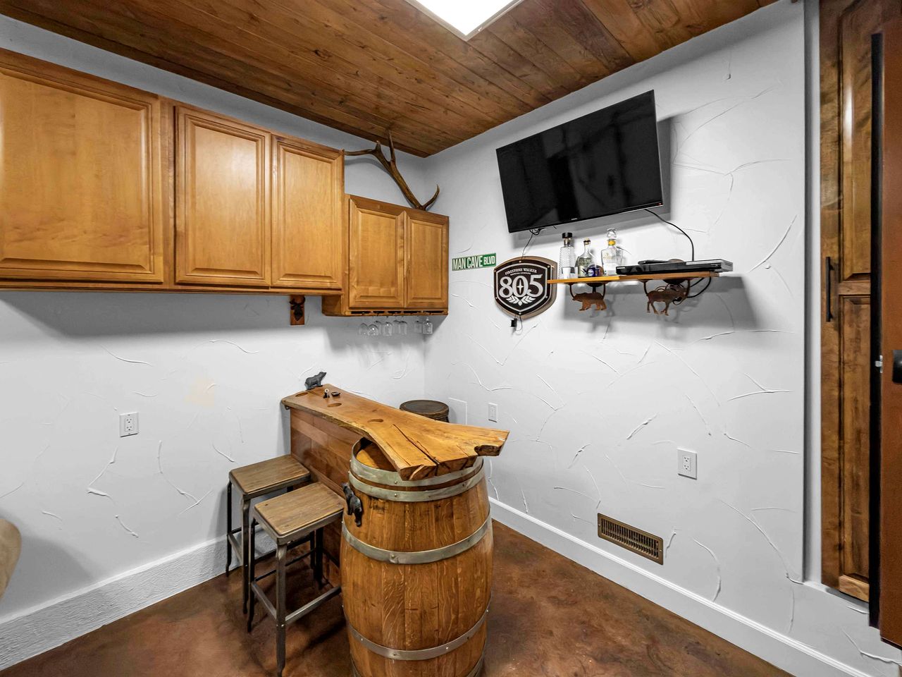 Cozy Mountain Cabin Retreat with Outdoor Fun & Relaxing Scenic Escape in Big Bear Lake, California