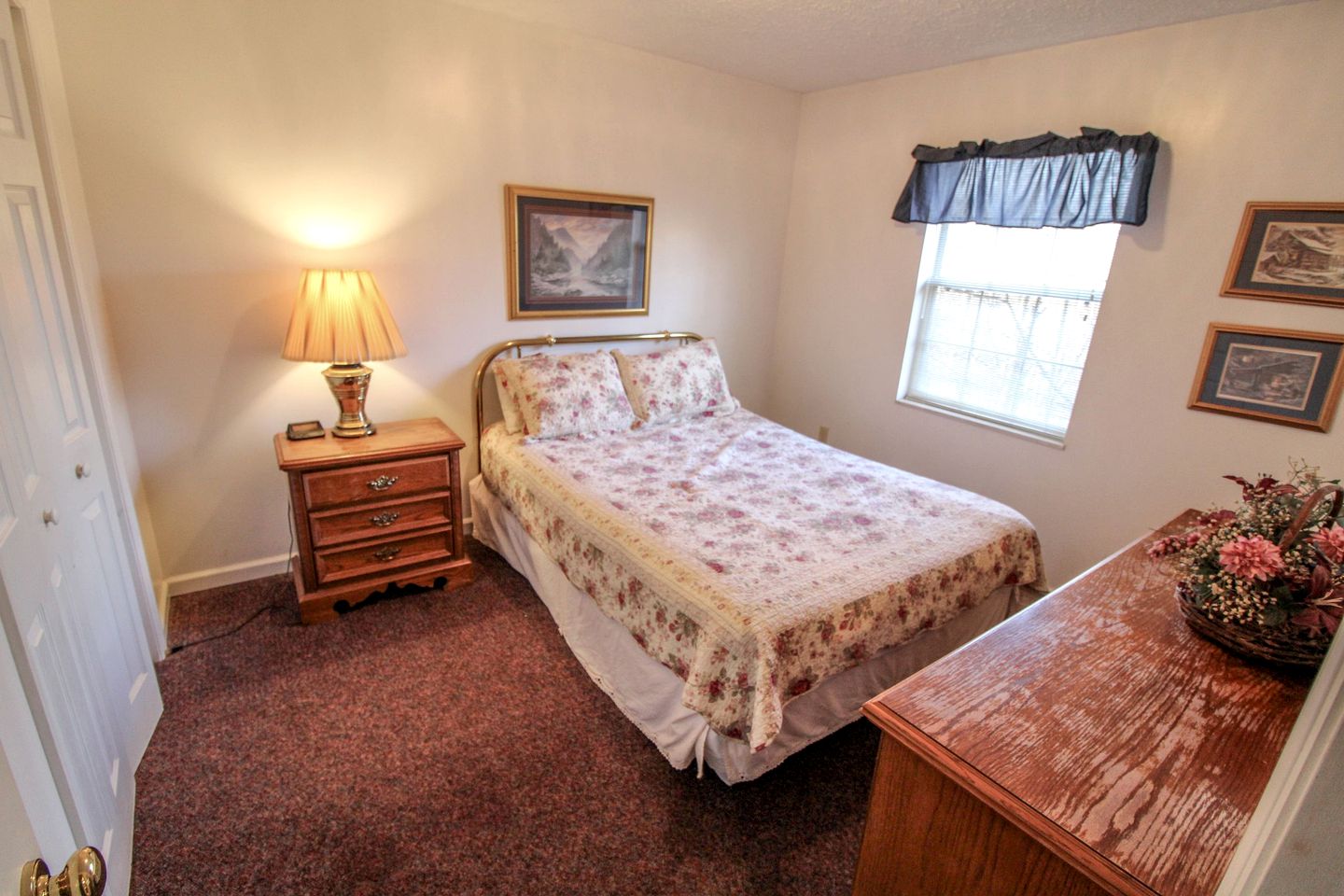 Pet-Friendly Cabin with Hot-Tub Fantastic for Outdoor Adventures in Gatlinburg, Tennessee