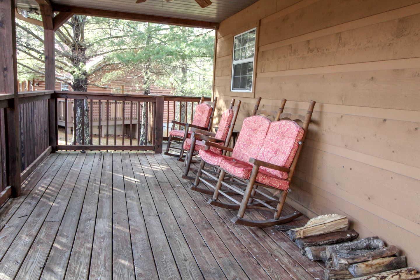 Pet-Friendly Cabin with Hot-Tub Fantastic for Outdoor Adventures in Gatlinburg, Tennessee