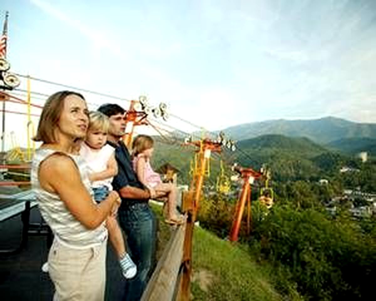 Pet-Friendly Cabin with Hot-Tub Fantastic for Outdoor Adventures in Gatlinburg, Tennessee