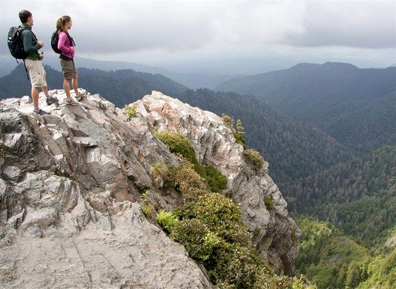 Pet-Friendly Cabin with Hot-Tub Fantastic for Outdoor Adventures in Gatlinburg, Tennessee