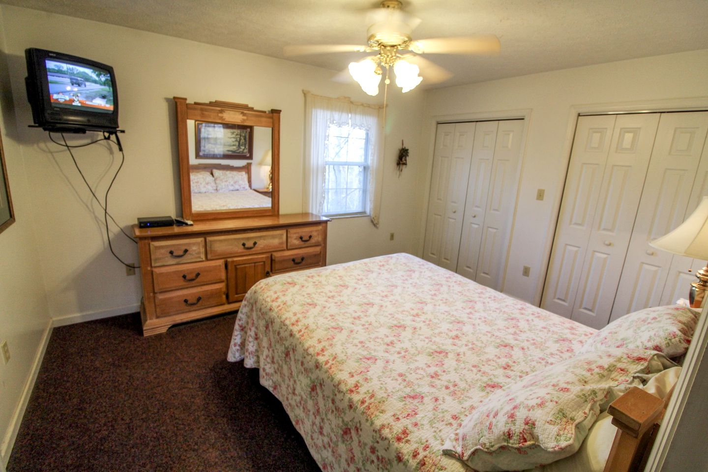 Pet-Friendly Cabin with Hot-Tub Fantastic for Outdoor Adventures in Gatlinburg, Tennessee