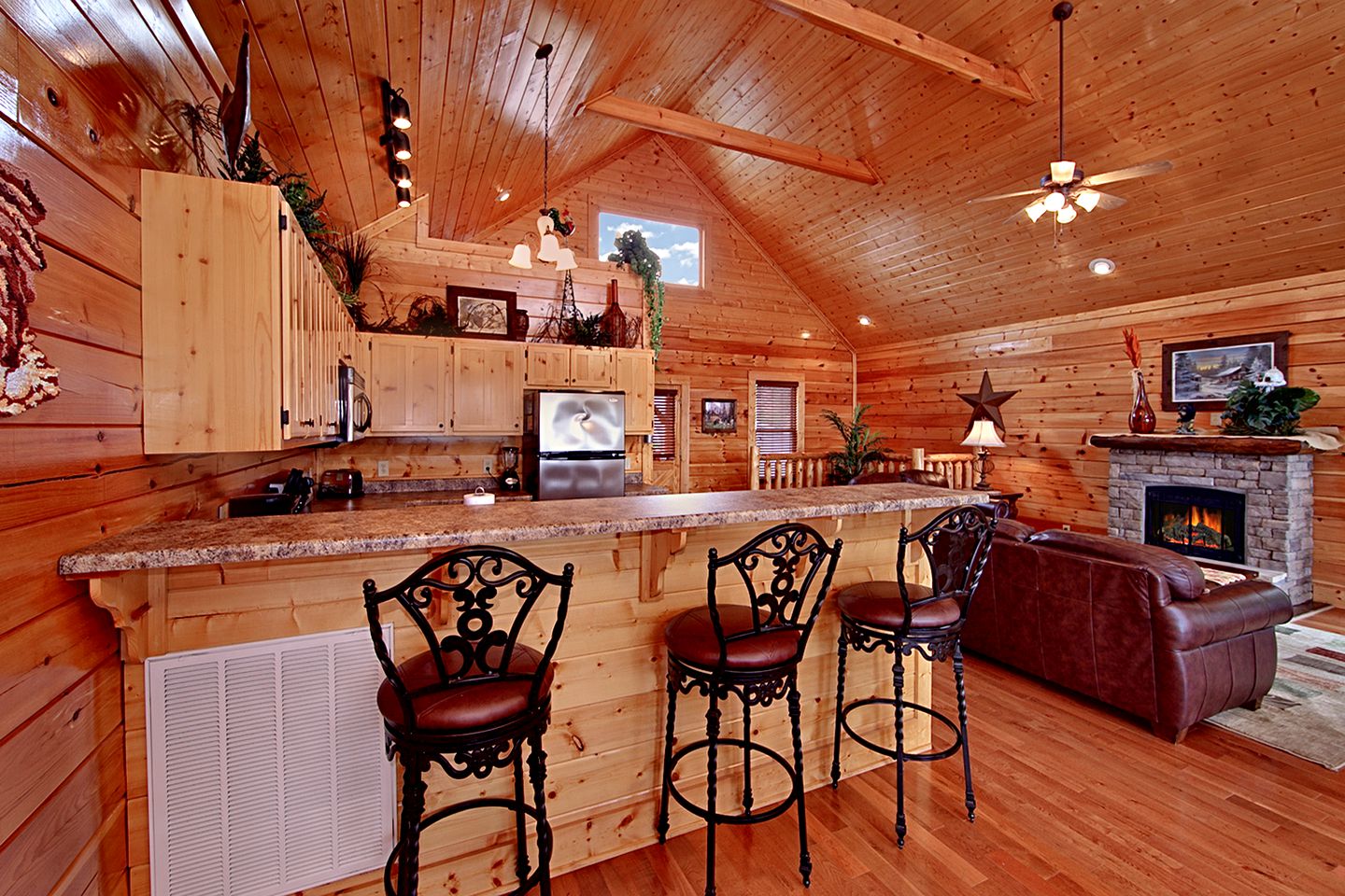 Incredible Great Smoky Mountains Cabin Rental for Romantic Getaways in Tennessee