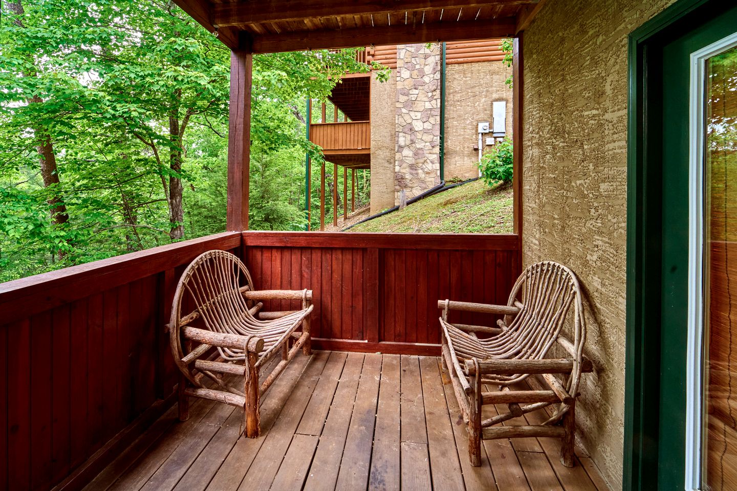 Spacious Cabin Retreat with Hot Tub & Games near Dollywood in Pigeon Forge, TN