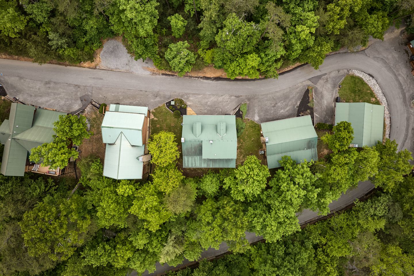 Spacious Cabin Retreat with Hot Tub & Games near Dollywood in Pigeon Forge, TN