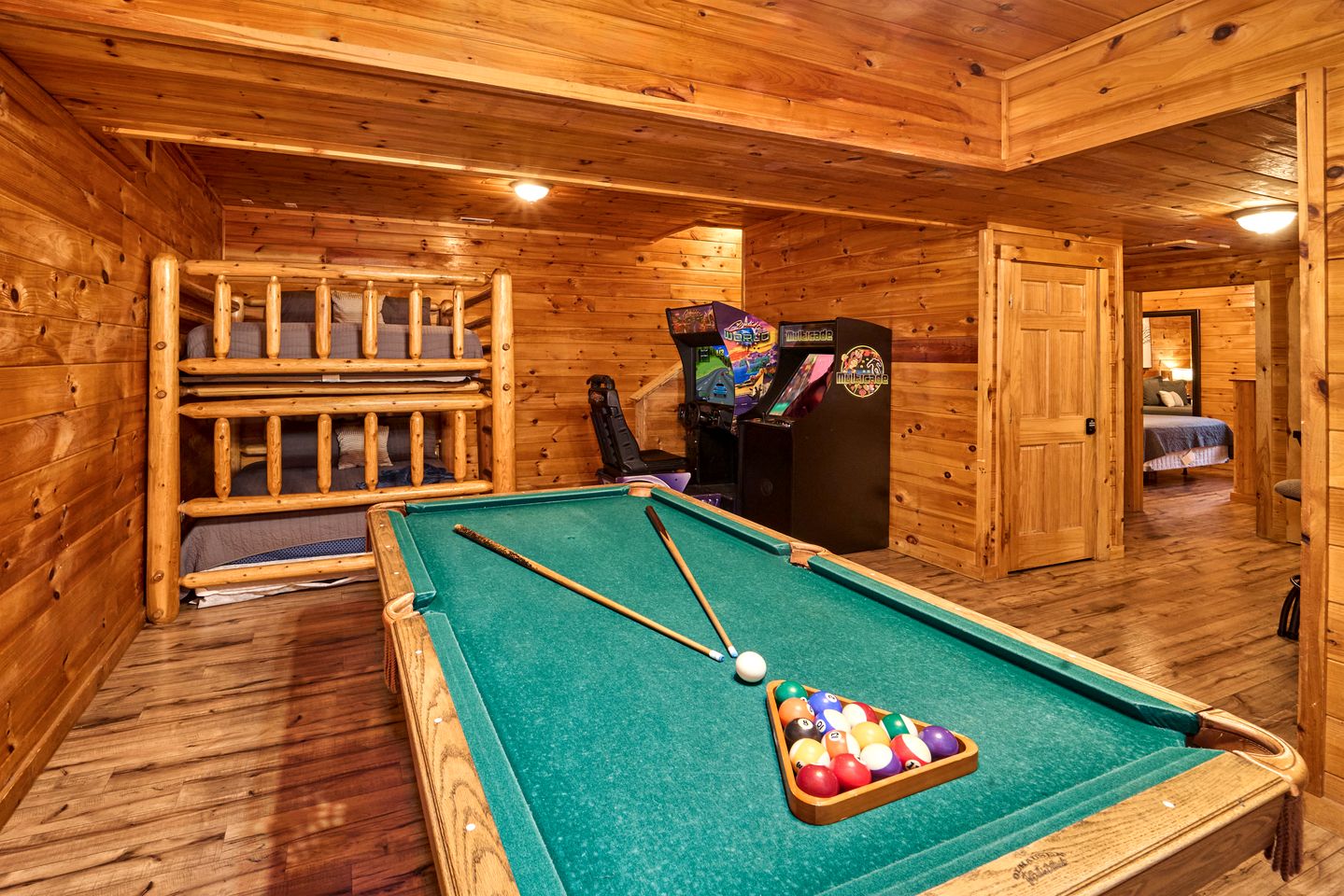 Spacious Cabin Retreat with Hot Tub & Games near Dollywood in Pigeon Forge, TN