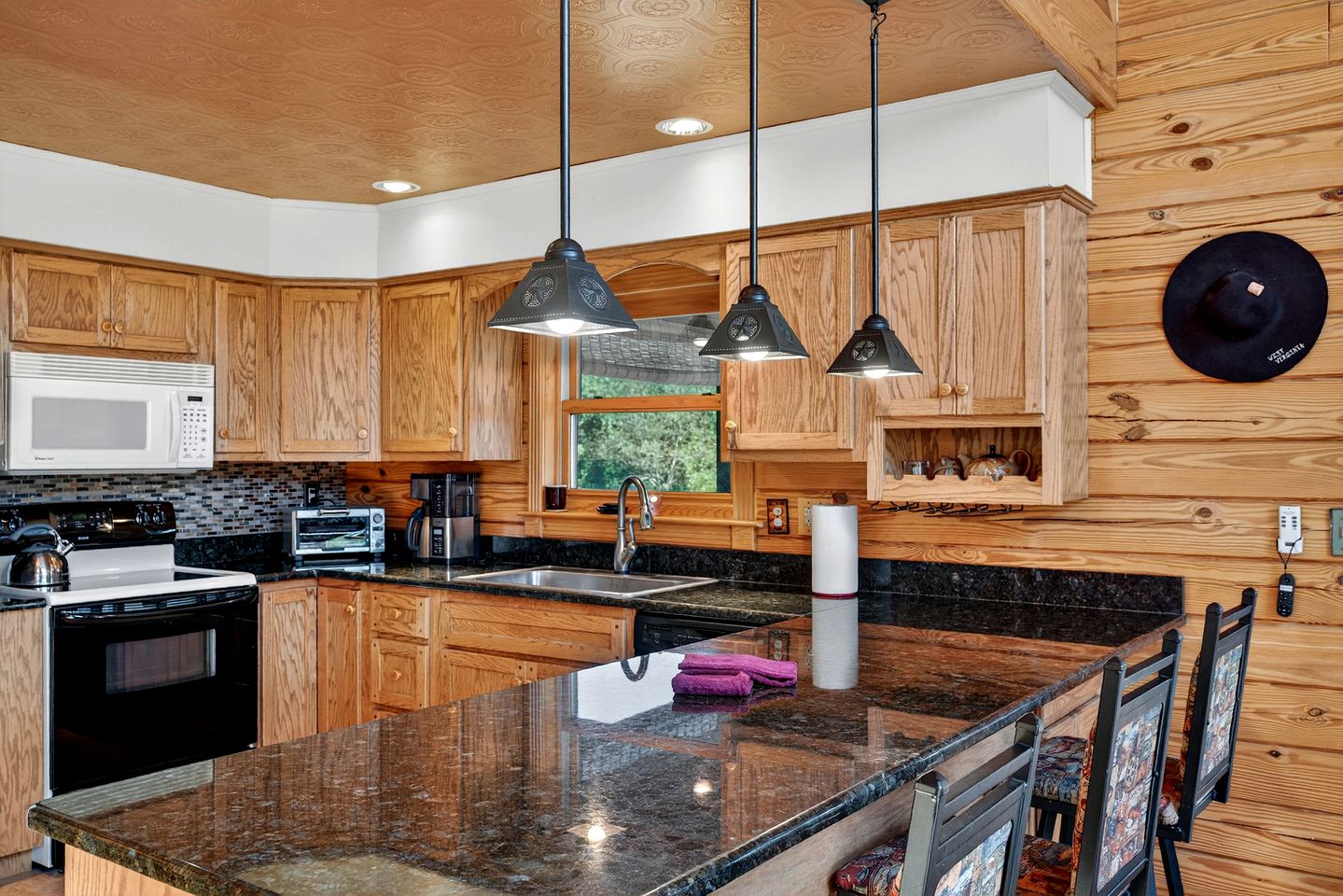 Peaceful Mountain Cabin with Hot Tub, Screened Porch & Views Near Lost River, Baker WV