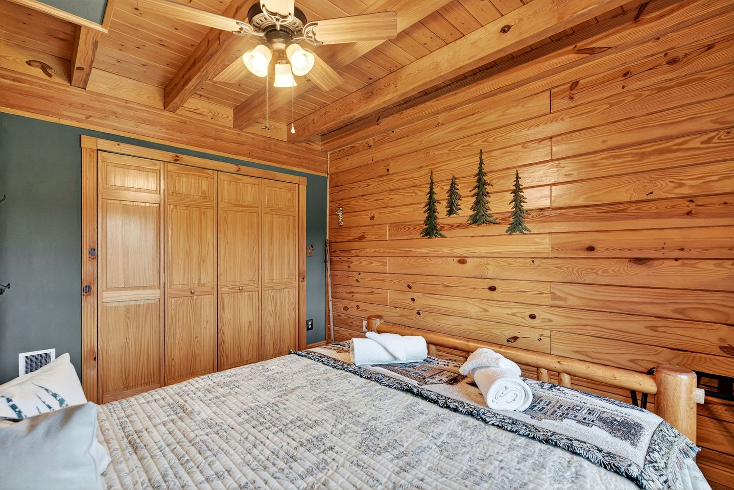 Peaceful Mountain Cabin with Hot Tub, Screened Porch & Views Near Lost River, Baker WV