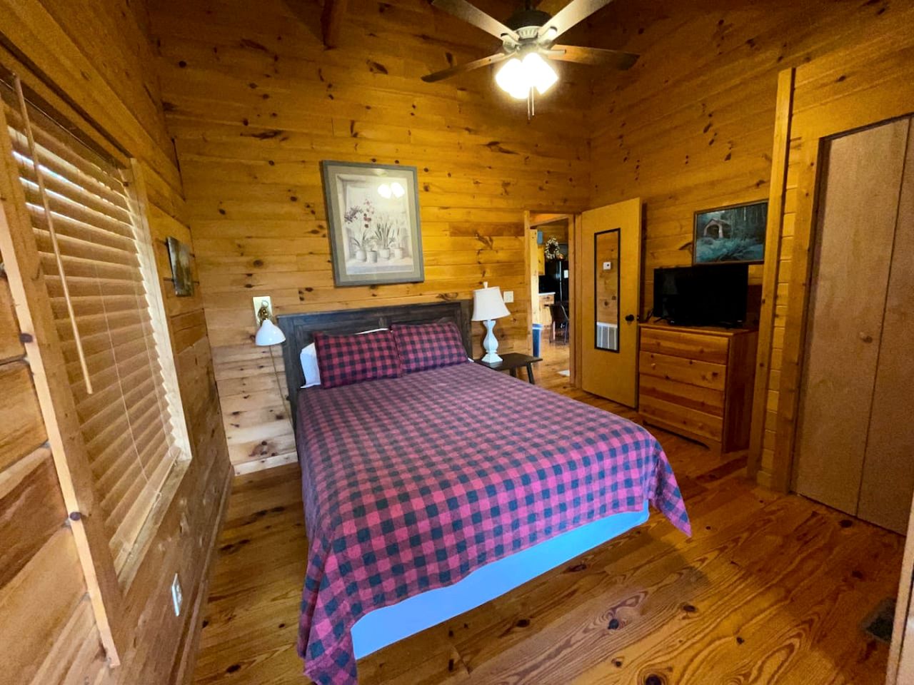 Secluded Cabin Near Great Smoky Mountains National Park, Tennessee