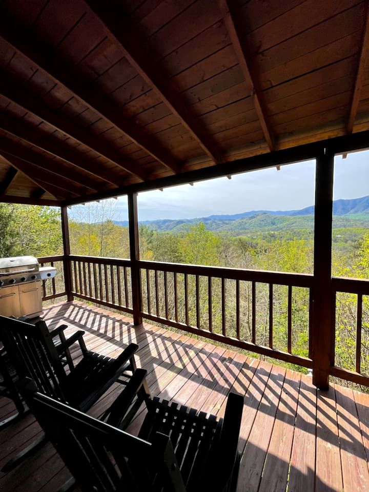 Secluded Cabin Near Great Smoky Mountains National Park, Tennessee