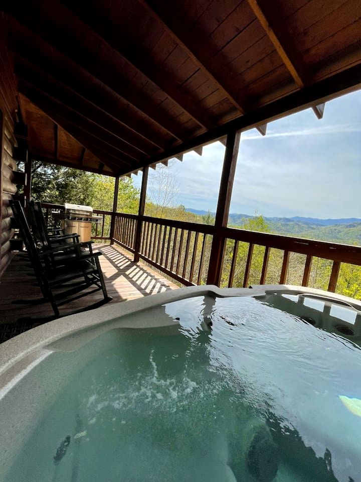 Secluded Cabin Near Great Smoky Mountains National Park, Tennessee