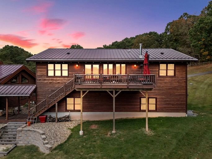 Modern Mountain Retreat with Fire Pit and Scenic Views near Lost River, Baker WV