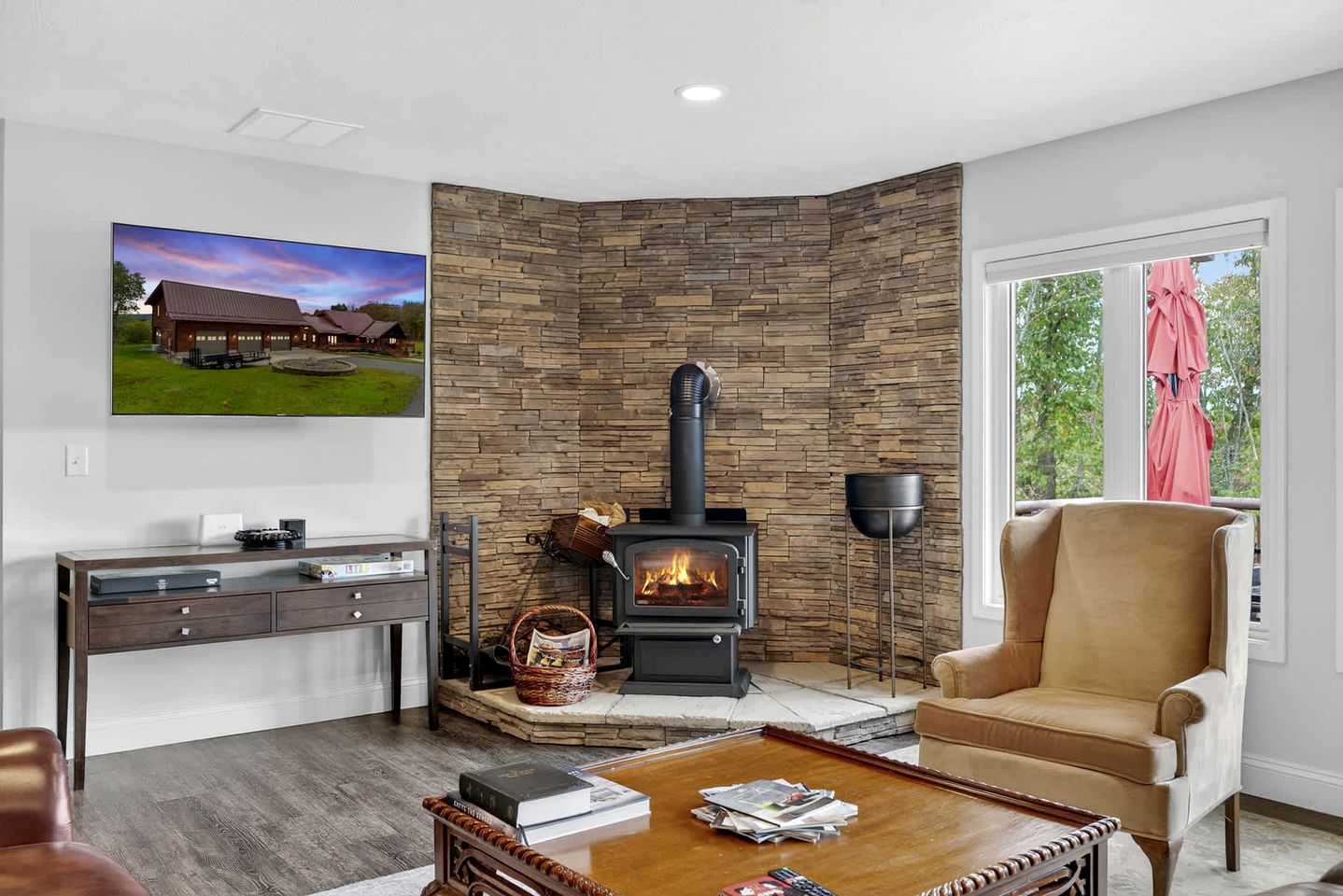 Modern Mountain Retreat with Fire Pit and Scenic Views near Lost River, Baker WV