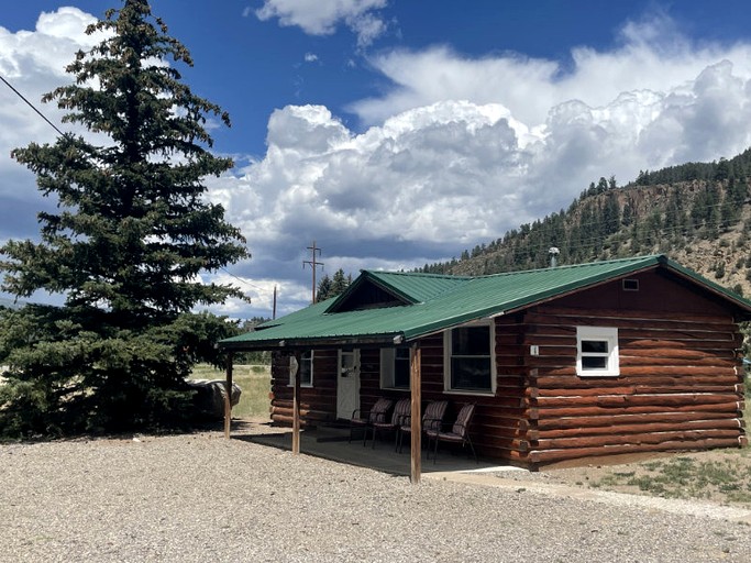 Cabins (United States of America, South Fork, Colorado)