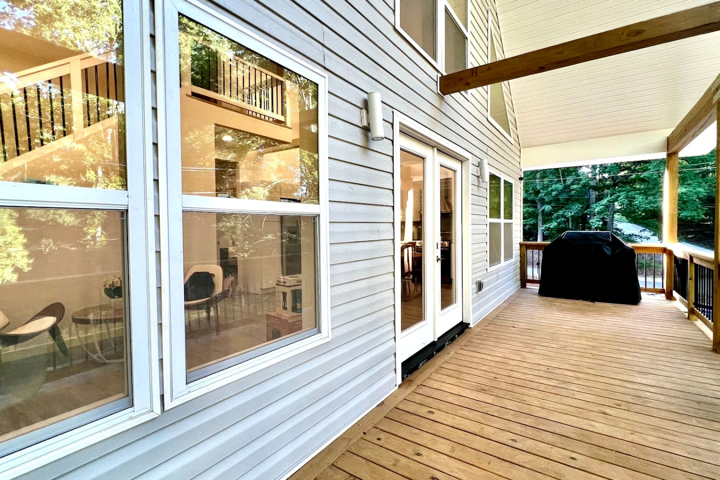 Mountain Getaway in Cozy Cabin with Fire Pit & Chef’s Kitchen in Westminster, SC