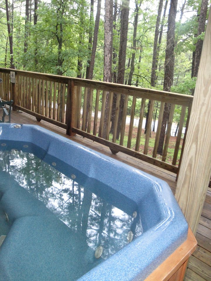 Amazing Wooden Cottage with Hot-tub and Swimming Pool in Mountain Harbor Forest, Arkansas