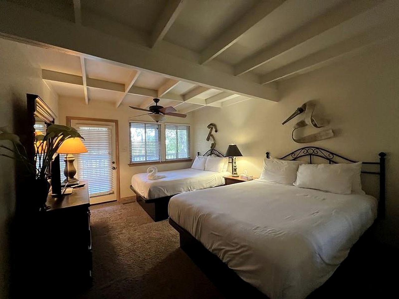 Amazing Wooden Cottage with Hot-tub and Swimming Pool in Mountain Harbor Forest, Arkansas