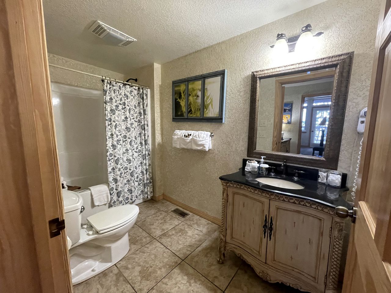 Incredible Cottage with Swimming Pool and Hot-tub on Lake Ouachita, Arkansas