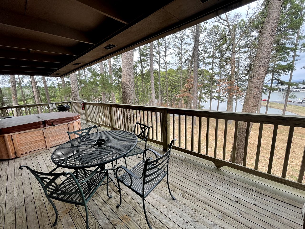 Incredible Cottage with Swimming Pool and Hot-tub on Lake Ouachita, Arkansas