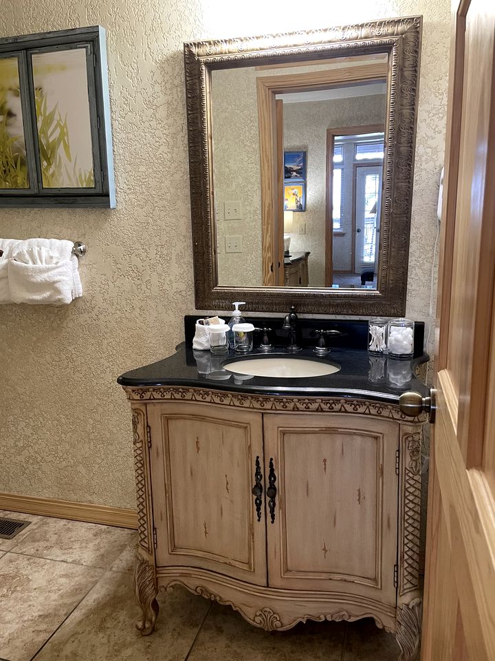 Incredible Cottage with Swimming Pool and Hot-tub on Lake Ouachita, Arkansas