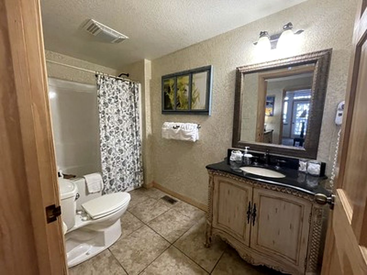 Stunning Wooden Cottage with Hot-tub and Swimming Pool on Lake Ouachita, Arkansas