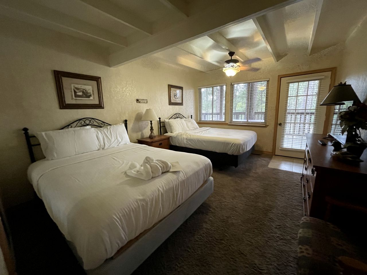 Stunning Wooden Cottage with Hot-tub and Swimming Pool on Lake Ouachita, Arkansas