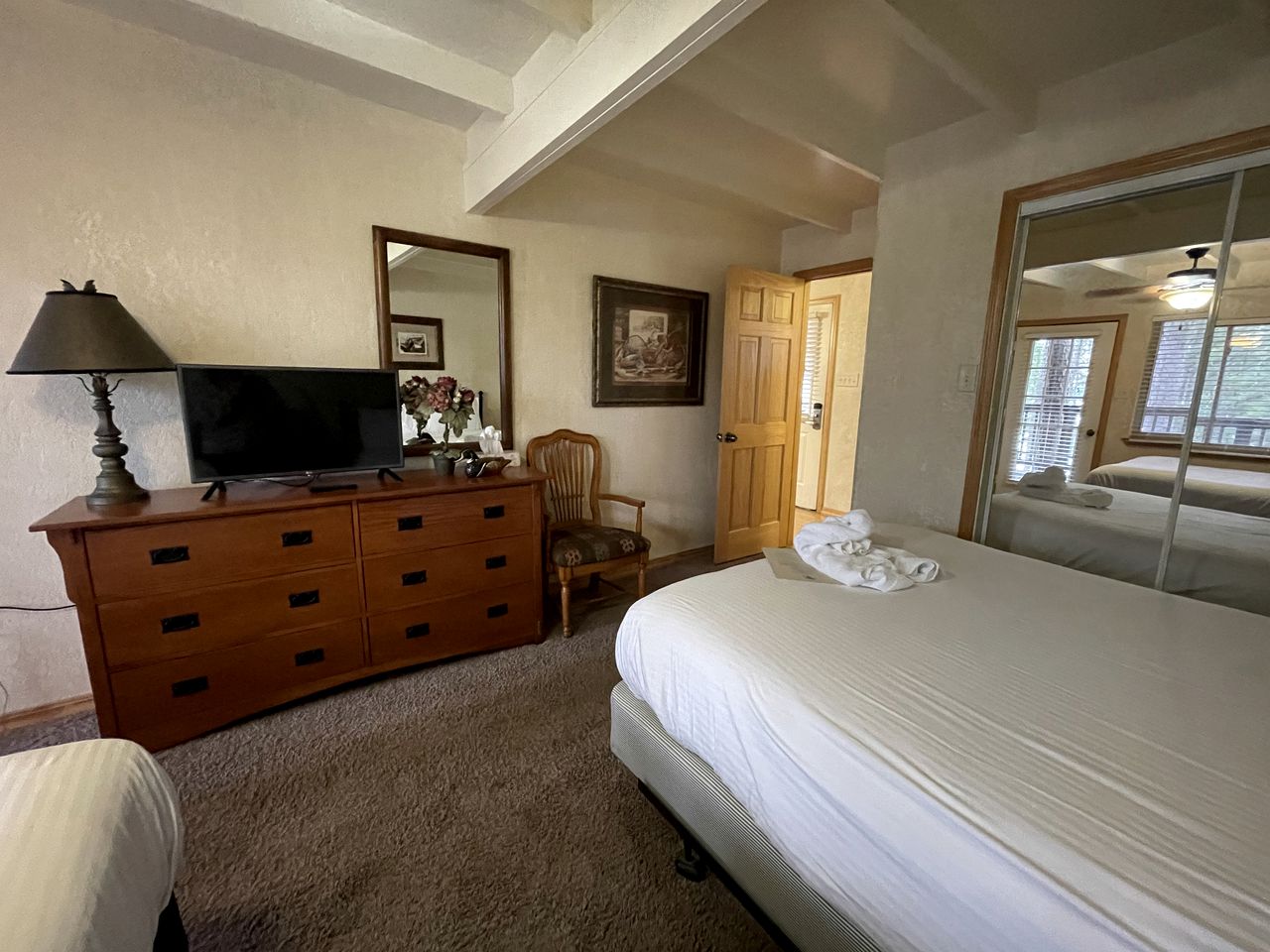 Stunning Wooden Cottage with Hot-tub and Swimming Pool on Lake Ouachita, Arkansas